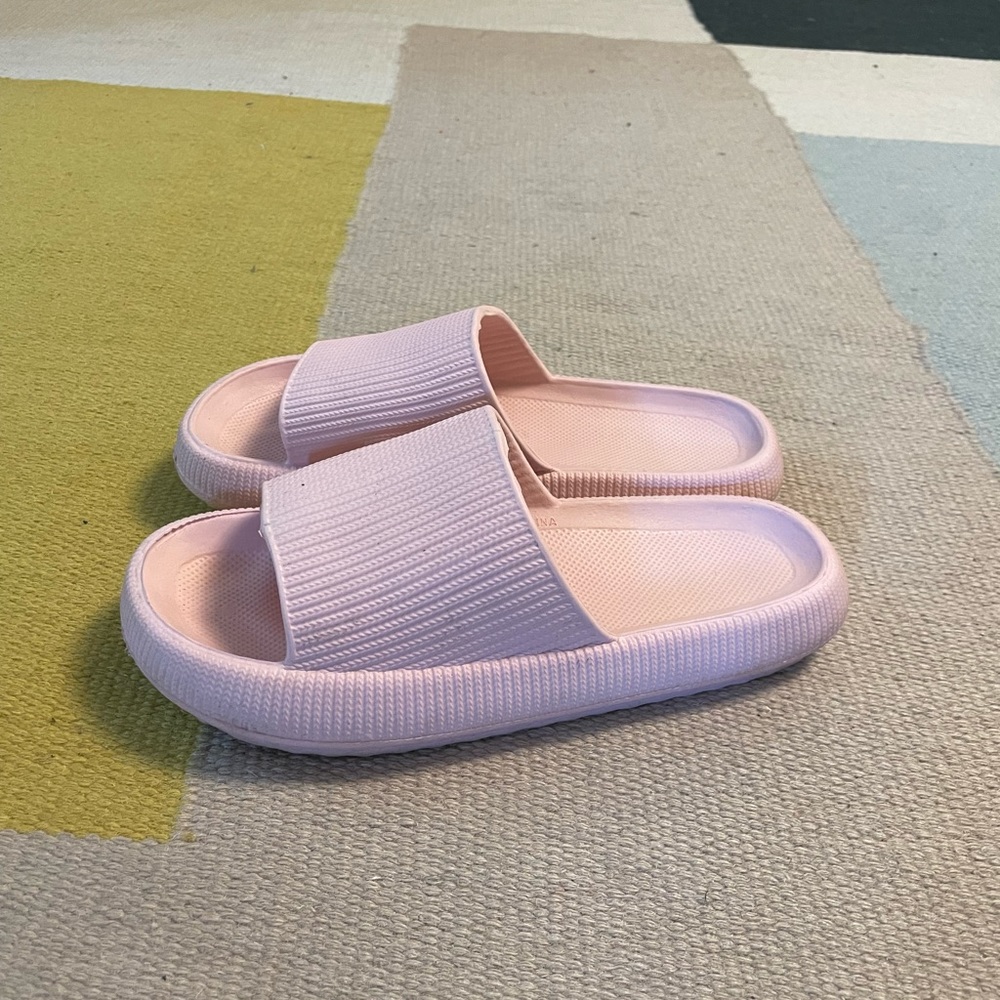 Rubber slides - Picture 3 of 3